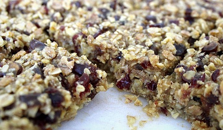 Cranberry and Dates Protein Vegan Flapjack Recipe | BULK POWDERS® Core Ireland