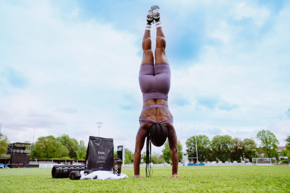 outdoor-workout-handstand